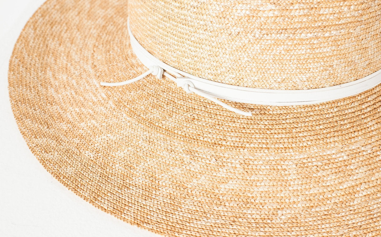 Wrapped Up Hat in Straw/White - formtest11