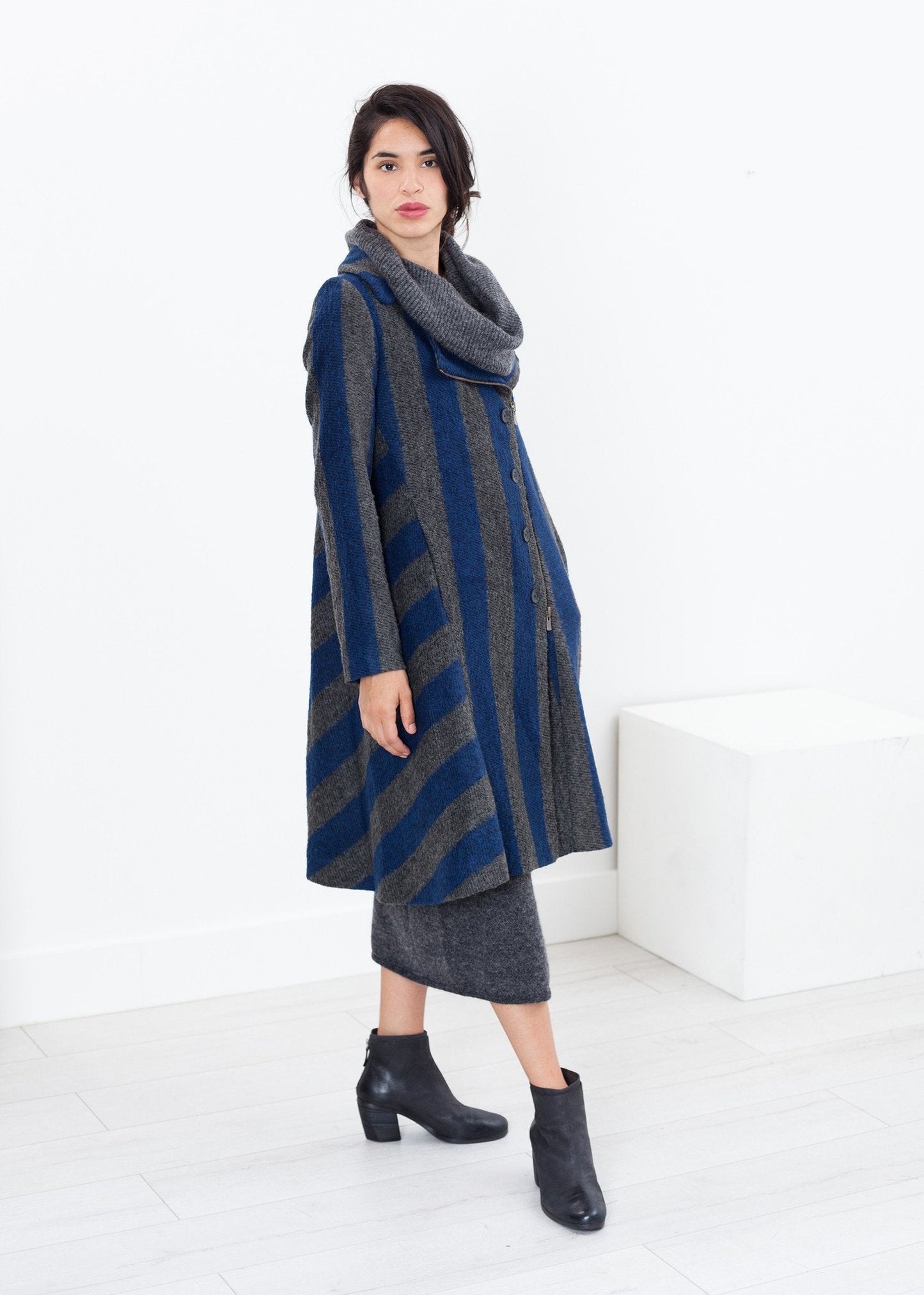 Petale Coat in Silver/Blue - formtest11
