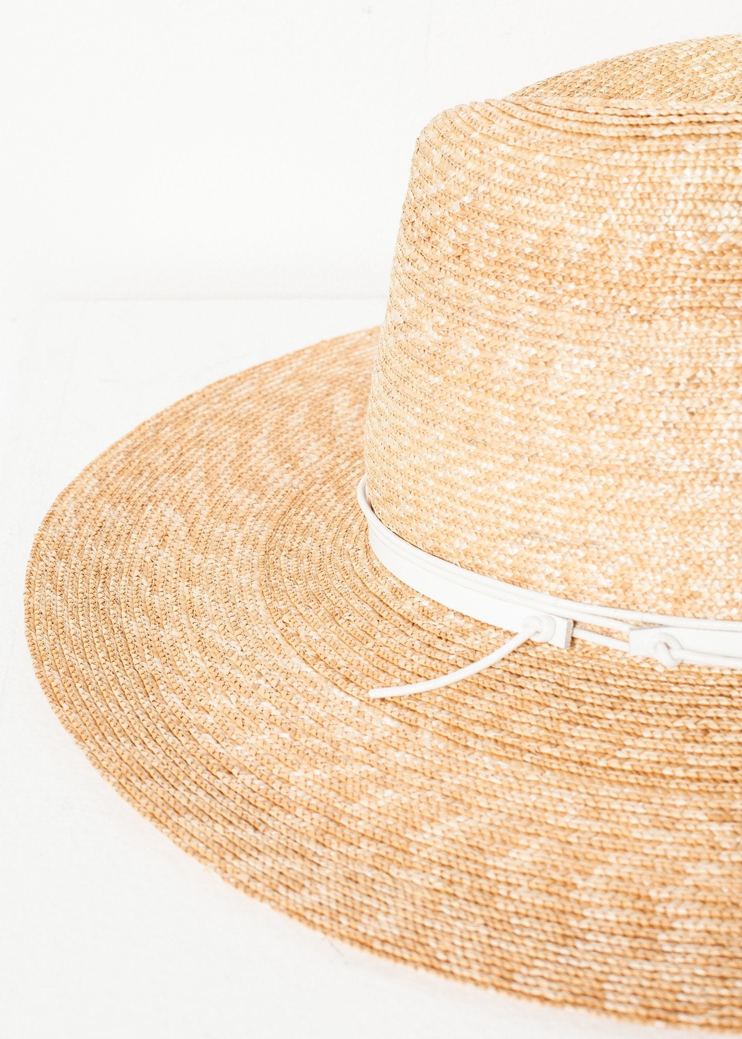 Wrapped Up Hat in Straw/White - formtest11